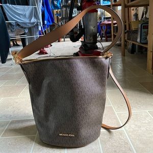 ALMOST NEW Michael Kors purse